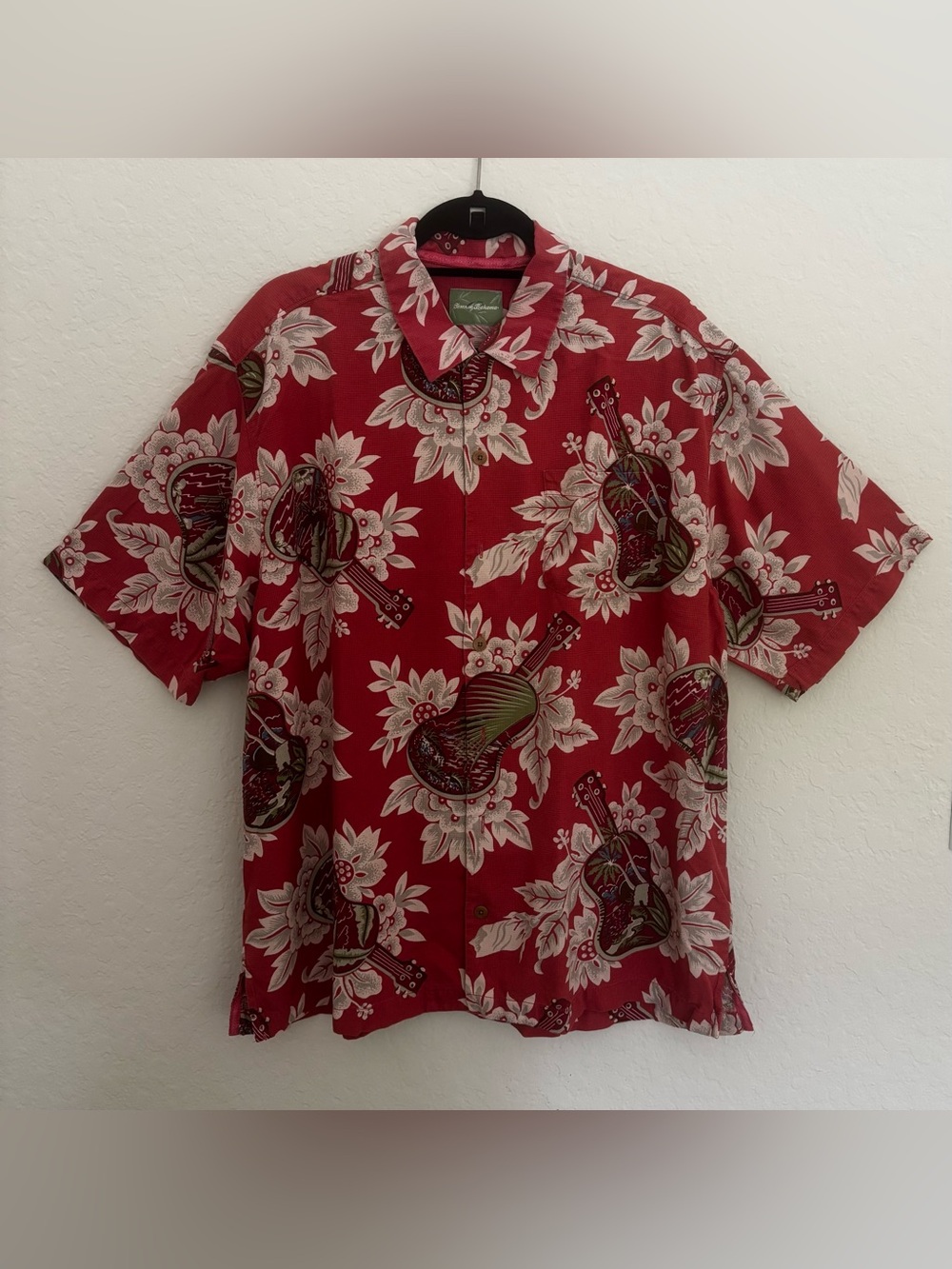 Tommy Bahama Floral Hawaiian w/Guitars 100% Silk Shirt Mens Resort Wear XL
